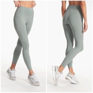 Vuori Evolve Leggings in Fern Uplift™ Performance Fit 7/8 Tights High Rise